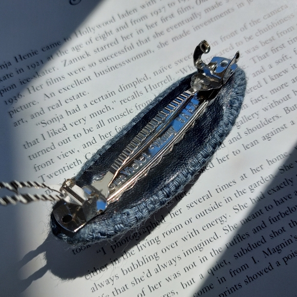 Vintage Barrette Bobby Pin Clip Grey Fabric Fish Japan 1990s ๐ ๐๐ ๐ - Picture 6 of 8